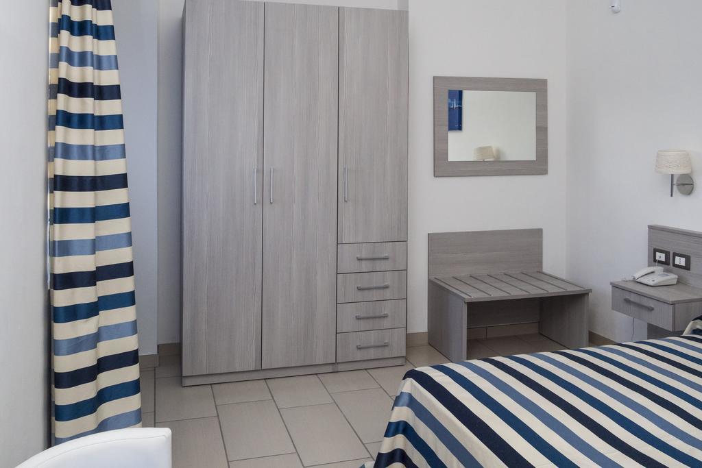 Holiday Affittacamere Corigliano Calabro Bagian luar foto