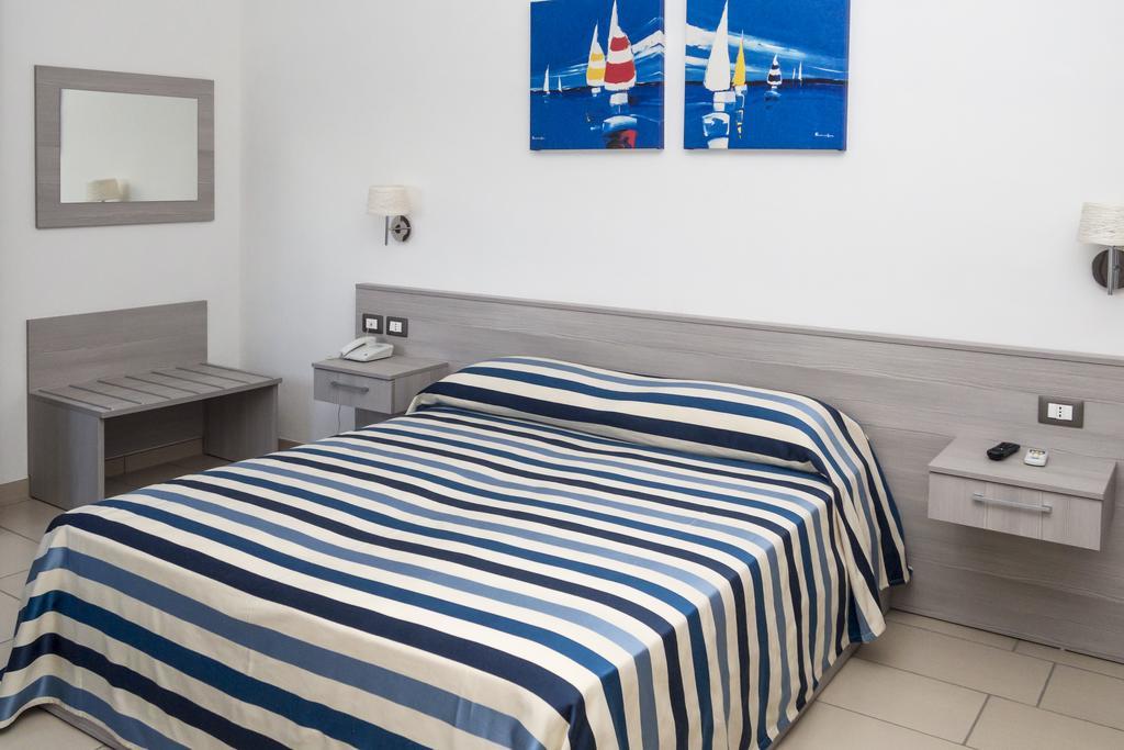 Holiday Affittacamere Corigliano Calabro Bagian luar foto