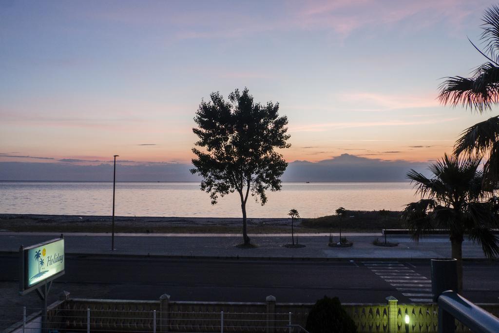 Holiday Affittacamere Corigliano Calabro Bagian luar foto